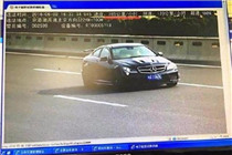 高速公路上遇到奇怪罚款，五菱宏光有这速度？